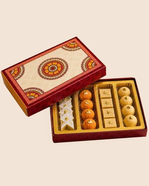 1 kg sweet box with tray filled with assorted mithai